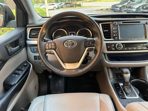 Used 2019 Toyota Highlander Limited Platinum AWD/4WD image 27