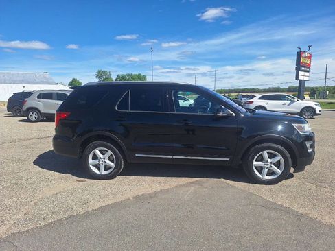 Used 2016 Ford Explorer XLT AWD/4WD image 3