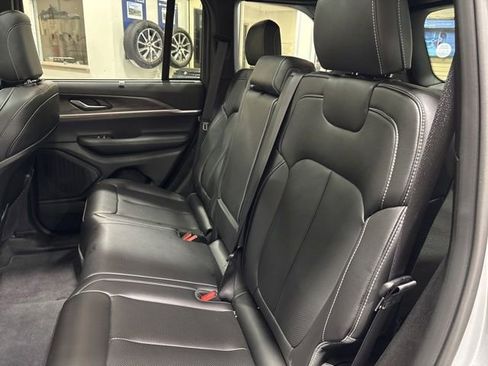 Used 2025 Jeep Grand Cherokee Limited w/ Luxury Tech Group II image 25