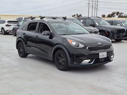 Used 2018 Kia Niro EX FWD image 3
