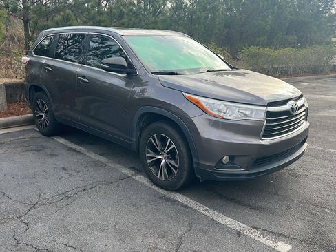 Used 2016 Toyota Highlander XLE image 9