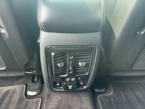 Used 2016 Jeep Grand Cherokee Limited w/ Trailer Tow Group IV AWD/4WD image 32
