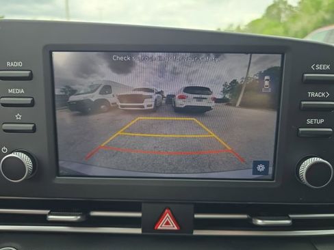 Used 2023 Hyundai Elantra SEL image 17