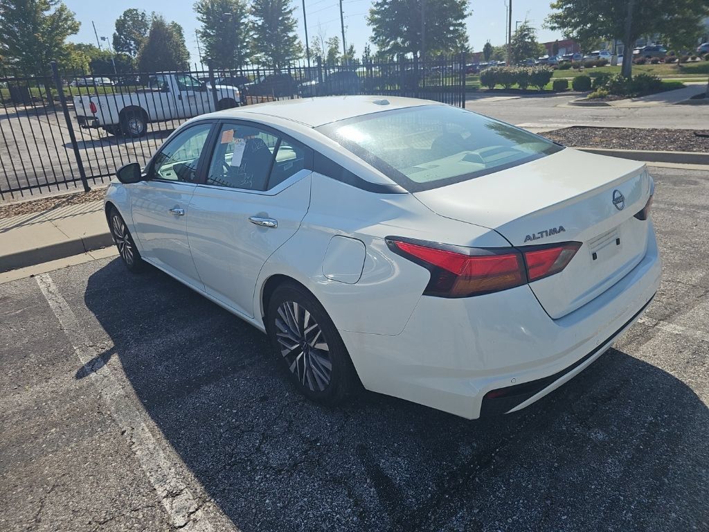 Used 2025 Nissan Altima 2.5 SV FWD image 7