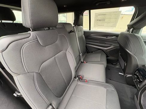 New 2025 Jeep Grand Cherokee L Laredo w/ Luxury Tech Group I image 30