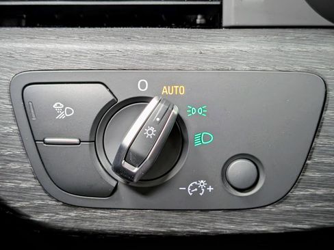 Used 2024 Audi A4 2.0T Premium w/ Convenience Package image 32