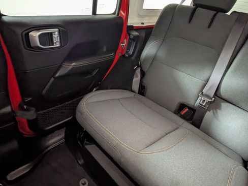 Used 2025 Jeep Wrangler Unlimited Sahara w/ Safety Group AWD/4WD image 12