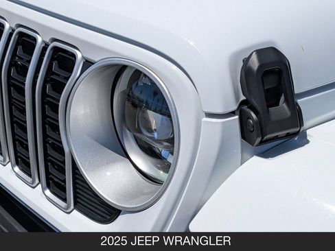 Used 2025 Jeep Wrangler Unlimited Sahara AWD/4WD image 10