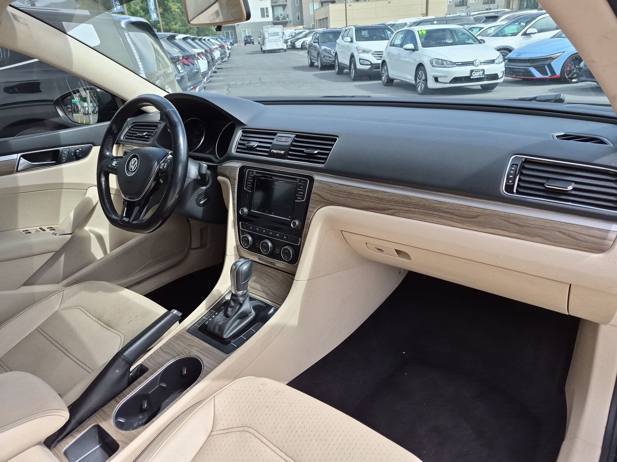 Used 2018 Volkswagen Passat 2.0T SE FWD image 30