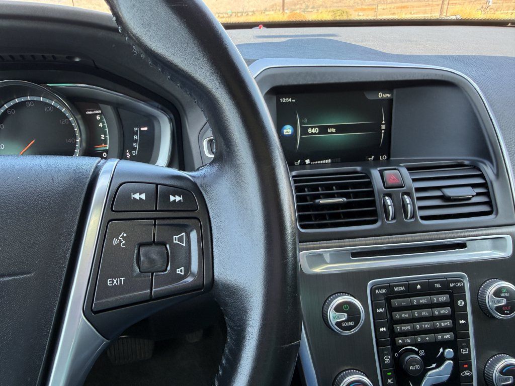 Used 2016 Volvo XC60 T5 Premier w/ Proximity Package FWD image 22