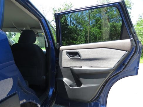 Used 2023 Nissan Rogue S AWD/4WD image 15