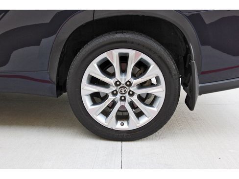 Used 2021 Toyota Highlander Limited FWD image 30