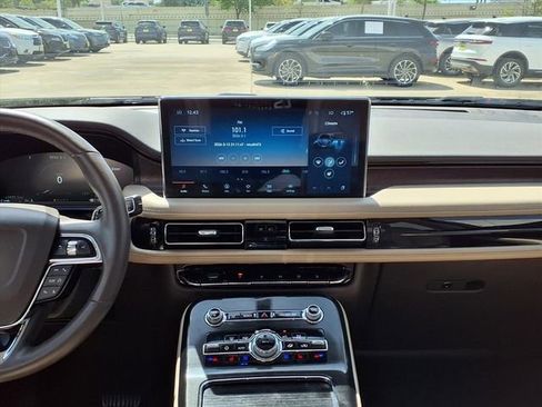 Certified 2022 Lincoln Nautilus Reserve image 8