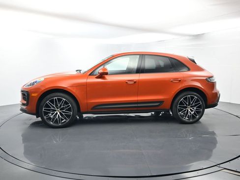 Certified 2025 Porsche Macan image 2