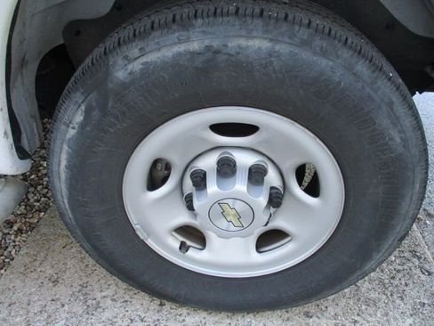 Used 2024 Chevrolet Express 2500 w/ Driver Convenience Package RWD image 26