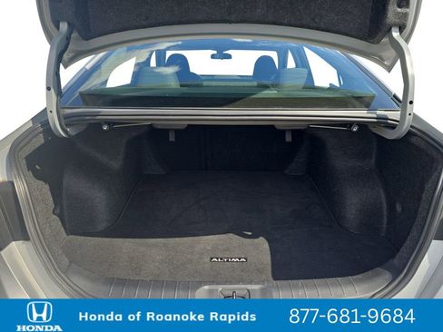 Used 2024 Nissan Altima 2.5 SV FWD image 19