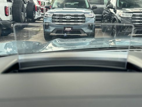 Used 2023 Ford Escape Platinum w/ Premium Technology Package AWD/4WD image 36
