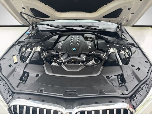 Used 2020 BMW 750i xDrive image 35