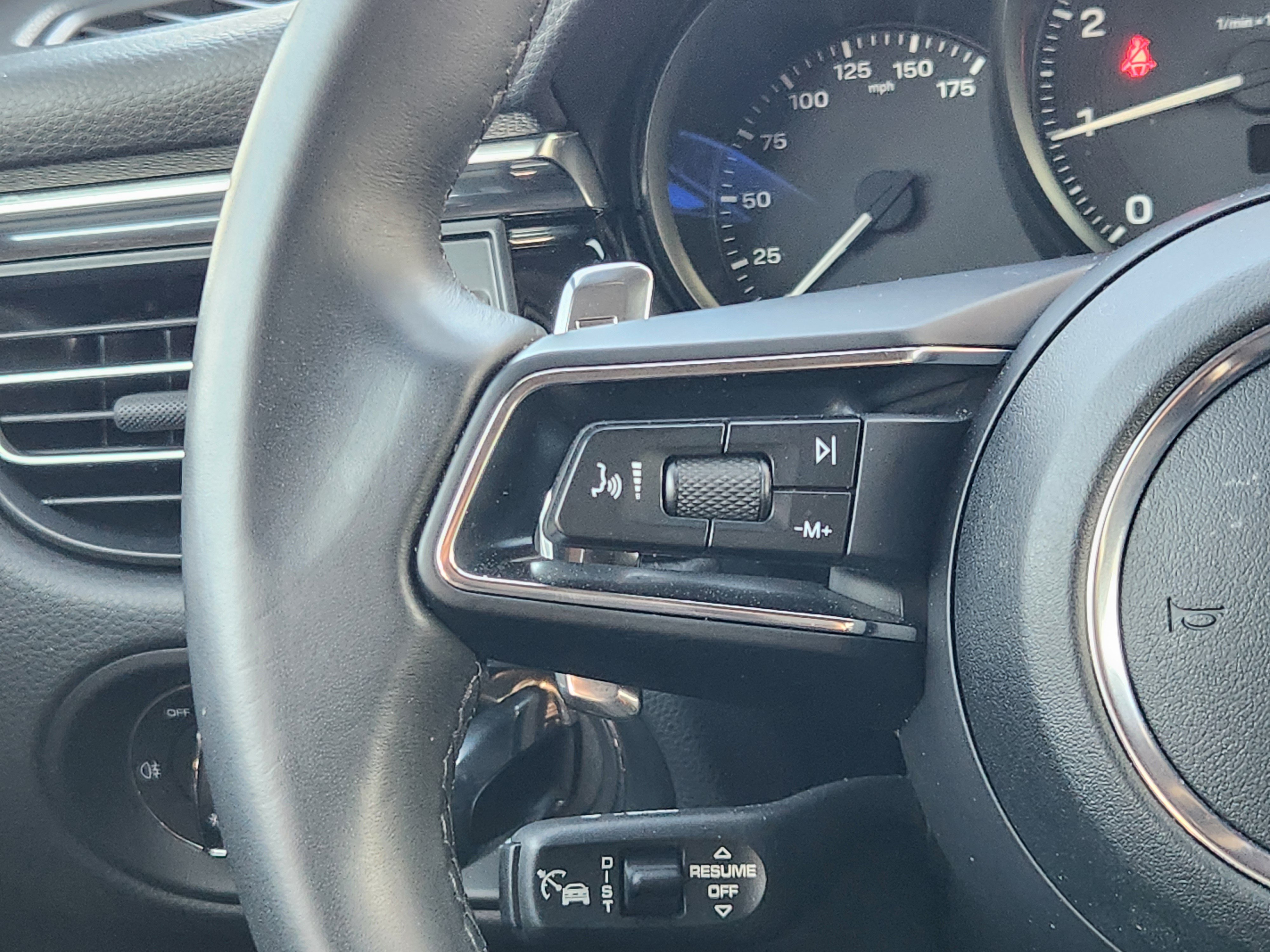 Certified 2026 Porsche Macan AWD/4WD image 31
