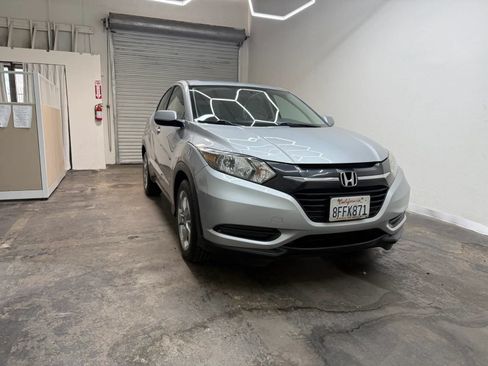 Used 2018 Honda HR-V LX image 2