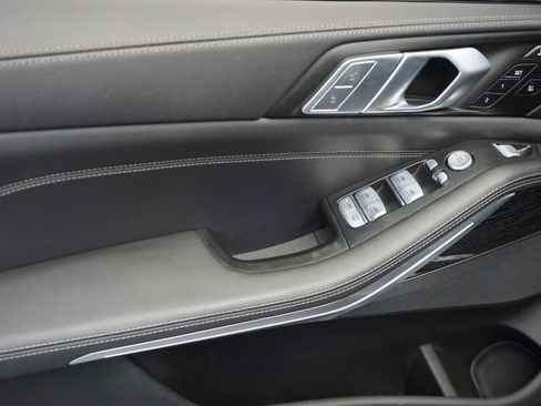 Used 2022 BMW X7 xDrive40i w/ M Sport Package image 16