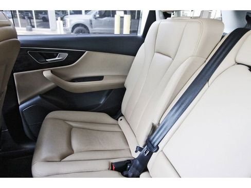 Used 2022 Audi Q7 3.0T Premium Plus w/ Premium Plus Package AWD/4WD image 11
