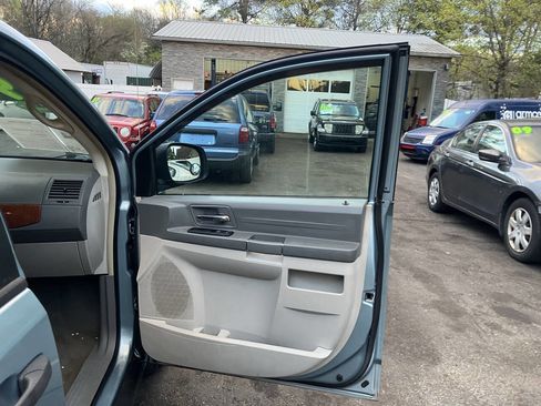 Used 2008 Chrysler Town & Country LX image 17