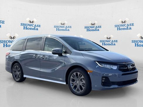 New 2026 Honda Odyssey Touring image 4