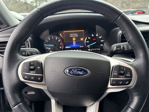 Used 2022 Ford Explorer XLT w/ Equipment Group 202A image 25