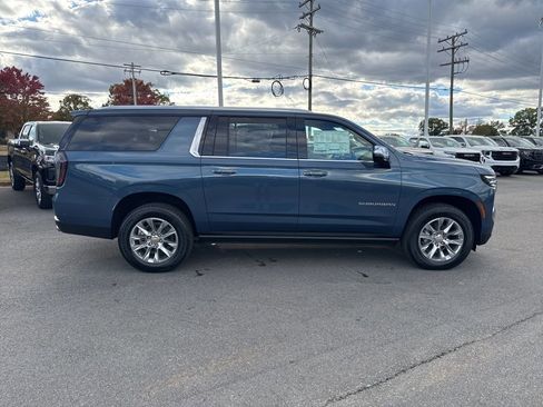 New 2026 Chevrolet Suburban Premier image 6