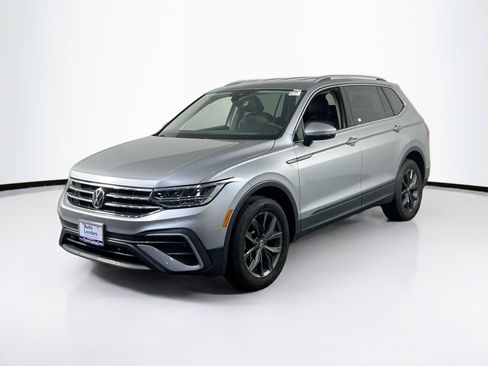 Used 2022 Volkswagen Tiguan SE image 1
