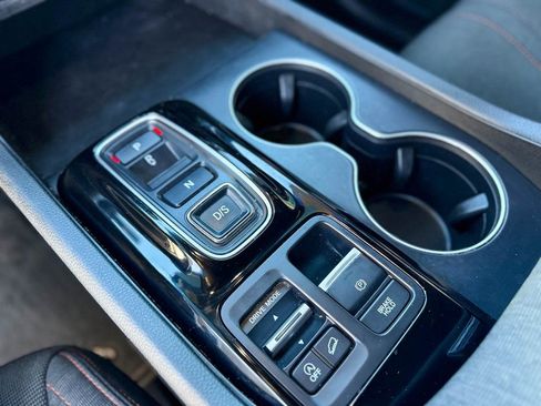 Used 2025 Honda Pilot Sport image 15