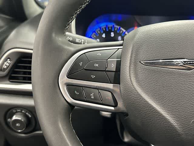 Used 2025 Chrysler Pacifica Select FWD image 17