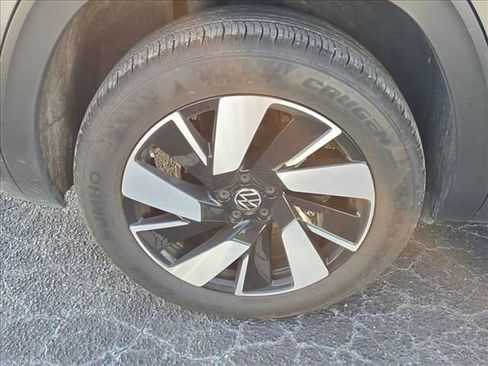 Used 2025 Volkswagen Atlas Cross Sport SE AWD/4WD image 15