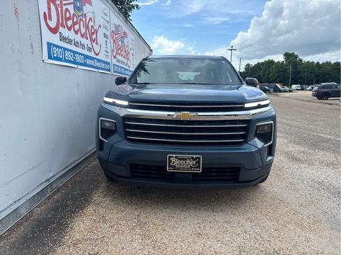 Used 2025 Chevrolet Traverse LT w/ Driver Confidence Package FWD image 5