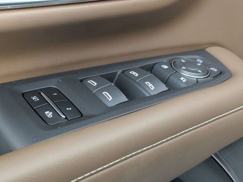 Used 2024 Chevrolet Suburban High Country AWD/4WD image 10