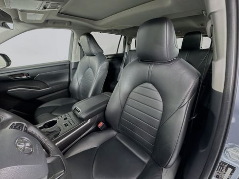Used 2024 Toyota Highlander XLE AWD/4WD image 20