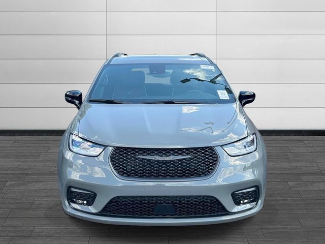 Certified 2025 Chrysler Pacifica Limited FWD image 3