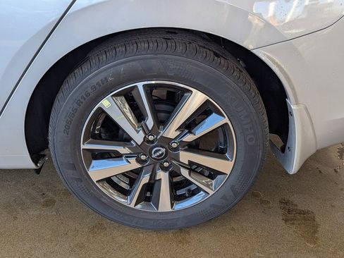 New 2025 Nissan Versa SV image 27