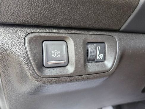 Used 2023 GMC Acadia SLT image 32