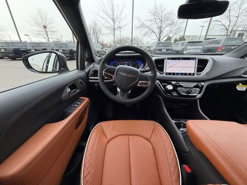 New 2026 Chrysler Pacifica Pinnacle FWD image 13
