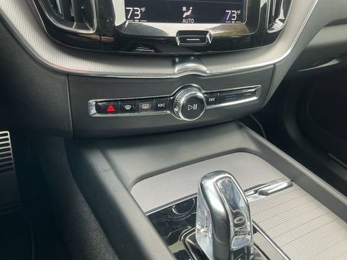 Used 2018 Volvo XC60 T8 R-Design w/ Convenience Package AWD/4WD image 21