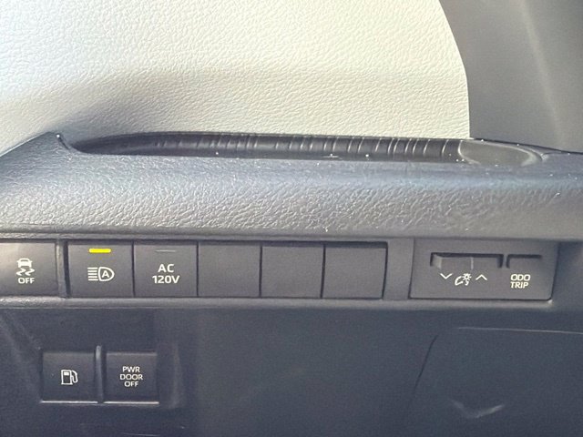 Used 2026 Toyota Sienna XSE FWD image 32