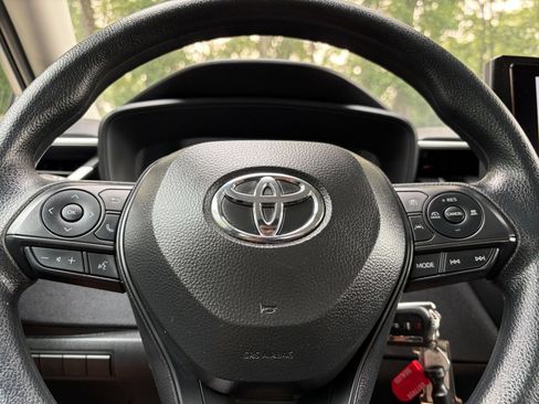 Used 2025 Toyota Corolla LE FWD image 25