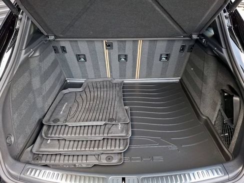 Certified 2026 Porsche Macan AWD/4WD image 31
