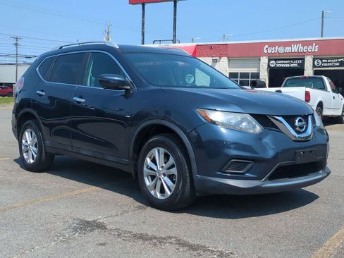 Used 2016 Nissan Rogue SV w/ SV Premium Package AWD/4WD image 2