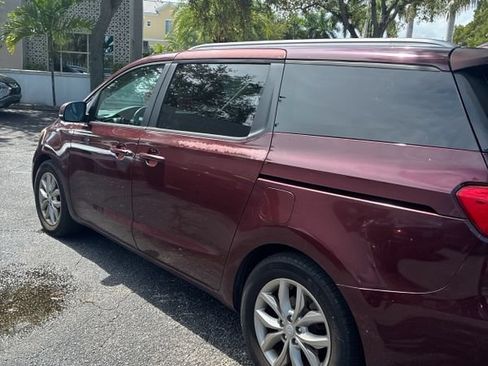 Used 2020 Kia Sedona EX FWD image 9