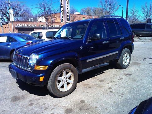 Used 2006 Jeep Liberty Limited image 2