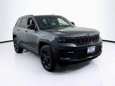 Used 2023 Jeep Grand Cherokee Altitude AWD/4WD image 3