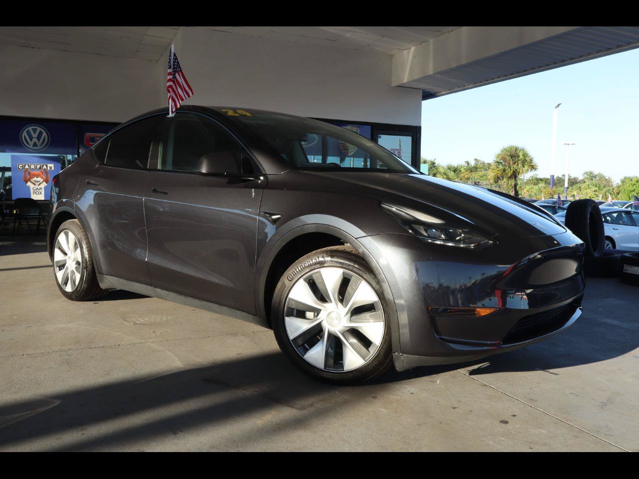 Used 2024 Tesla Model Y Long Range RWD image 1